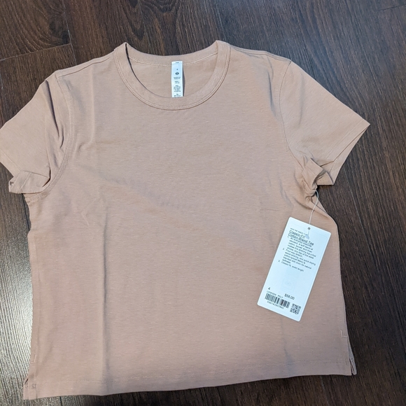 Lululemon t-shirt - Picture 2 of 2